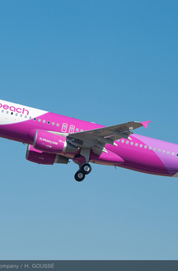 a320 peach taking off a320 peach taking off