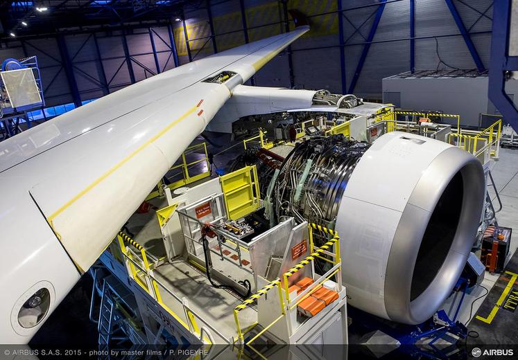 A350-900 engine fitting A350-900 engine fitting