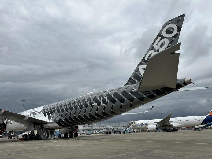 A350 MSN2 - antenna flight aircraft