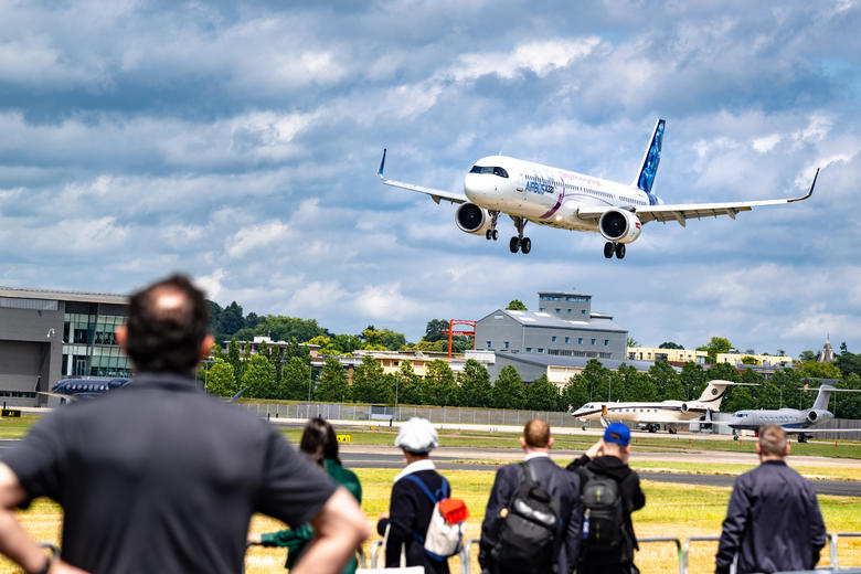 A321XLR flying display at the 2024 Farnborough International Airshow